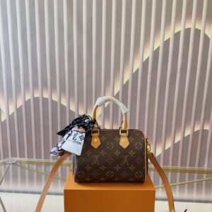 LOUIS VUITTON Speedy Nano