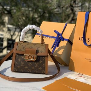 Louis Vuitton 2023 new catwalk Dauphine Capitale handbag (model M46751)